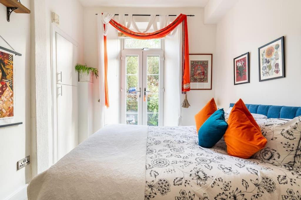 Апартаменты Holyrood Park: Lush & Arty 2 Double Bed Flat Эдинбург Экстерьер фото