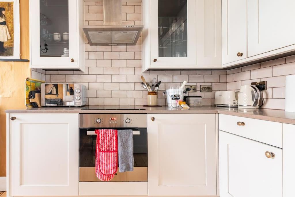 Апартаменты Holyrood Park: Lush & Arty 2 Double Bed Flat Эдинбург Экстерьер фото