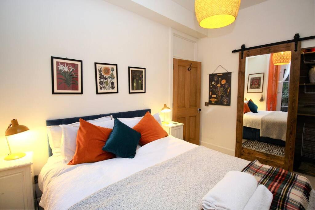 Апартаменты Holyrood Park: Lush & Arty 2 Double Bed Flat Эдинбург Экстерьер фото