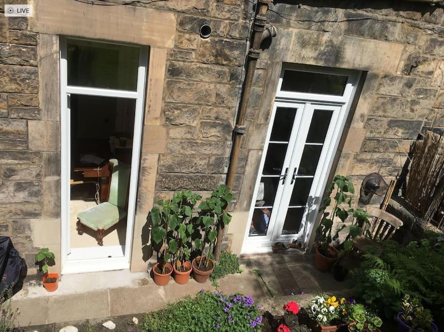 Апартаменты Holyrood Park: Lush & Arty 2 Double Bed Flat Эдинбург Экстерьер фото