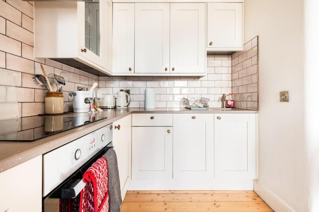 Апартаменты Holyrood Park: Lush & Arty 2 Double Bed Flat Эдинбург Экстерьер фото