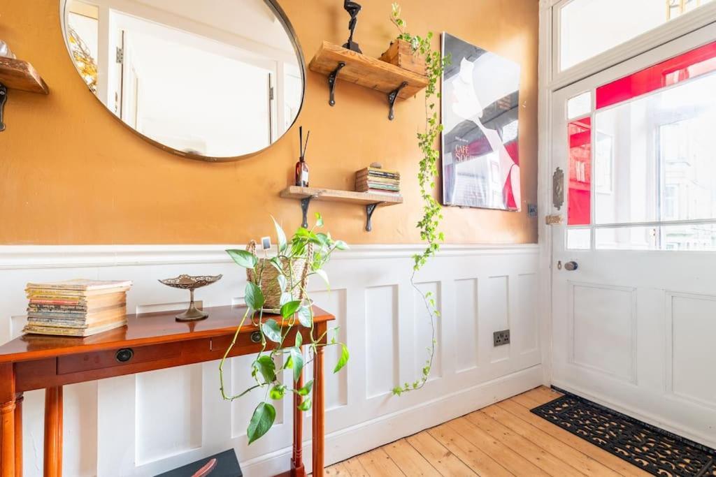 Апартаменты Holyrood Park: Lush & Arty 2 Double Bed Flat Эдинбург Экстерьер фото