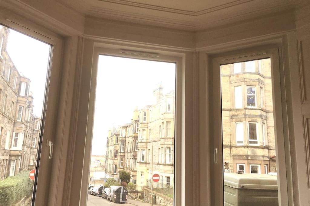 Апартаменты Holyrood Park: Lush & Arty 2 Double Bed Flat Эдинбург Экстерьер фото