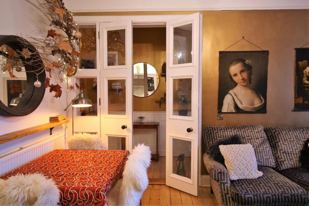 Апартаменты Holyrood Park: Lush & Arty 2 Double Bed Flat Эдинбург Экстерьер фото