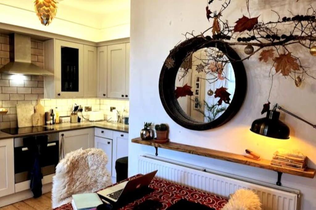 Апартаменты Holyrood Park: Lush & Arty 2 Double Bed Flat Эдинбург Экстерьер фото