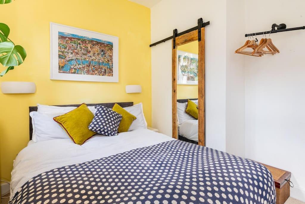 Апартаменты Holyrood Park: Lush & Arty 2 Double Bed Flat Эдинбург Экстерьер фото